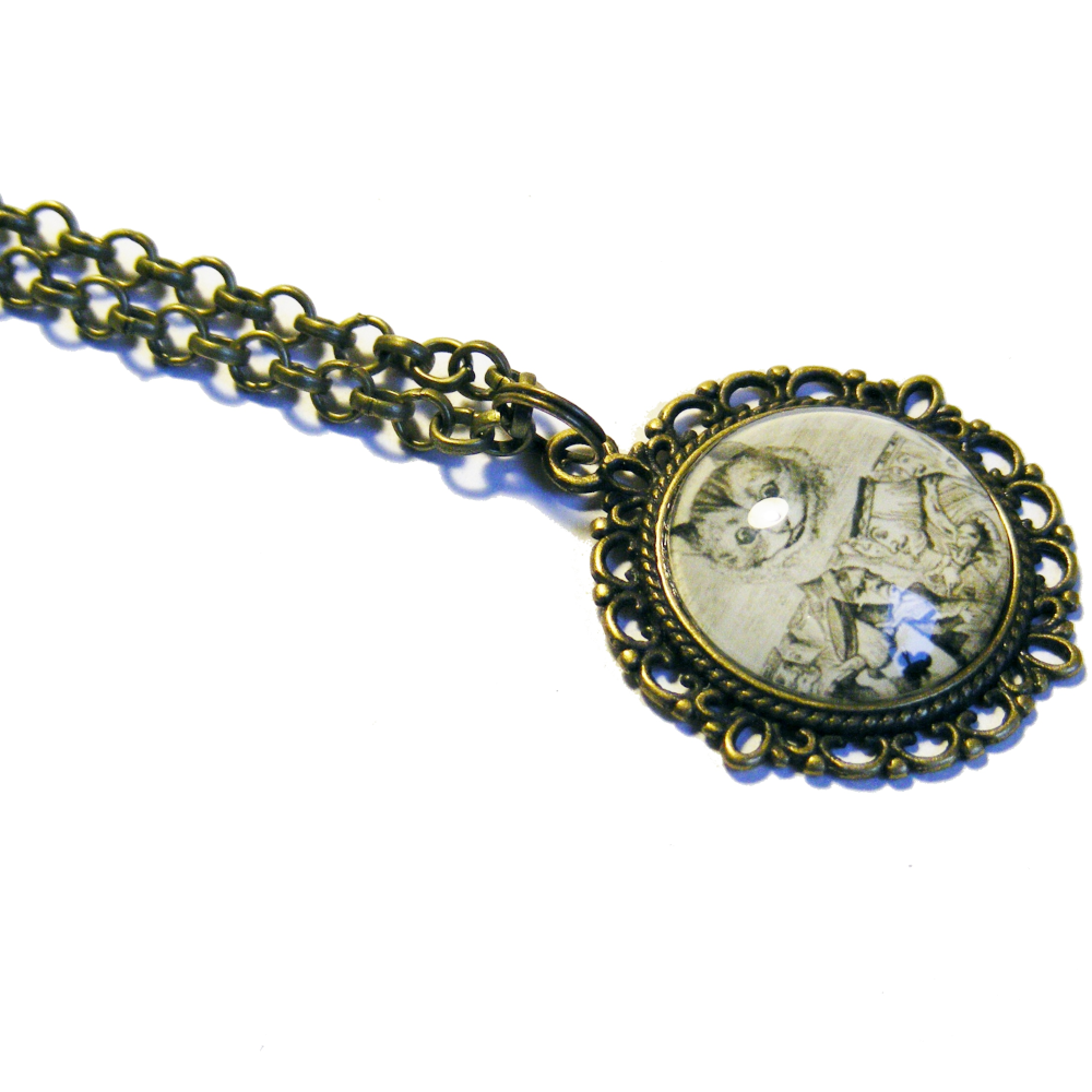 Wisiorek Alicja w Krainie Czarów III – Kot z Cheshire i Karty, Vintage Styl