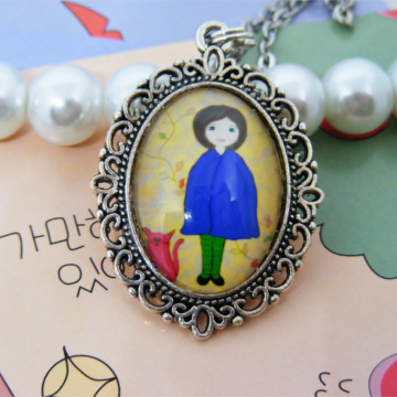 Wisiorek Dziewczynka II - Wersja 2 – bajkowa zawieszka z kotkiem