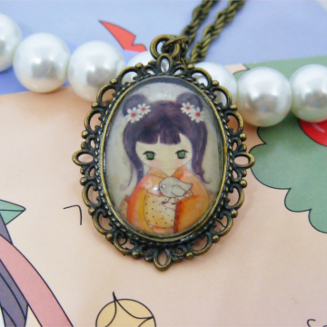 Wisiorek Kokeshi Girl I – vintage z żywicą