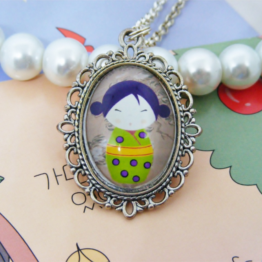 Wisiorek Kokeshi Girl II – Wersja 2