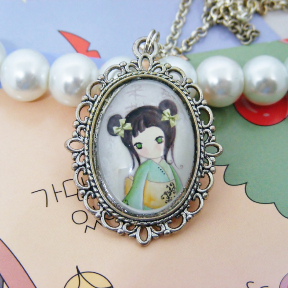 Wisiorek Kokeshi Girl III