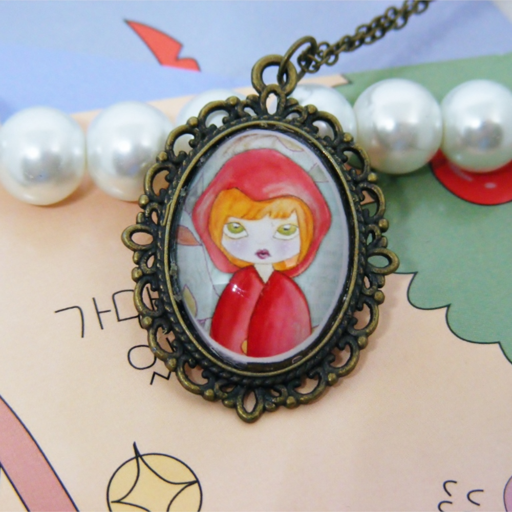 Zawieszka vintage Dziewczynka II – Czerwony Kapturek