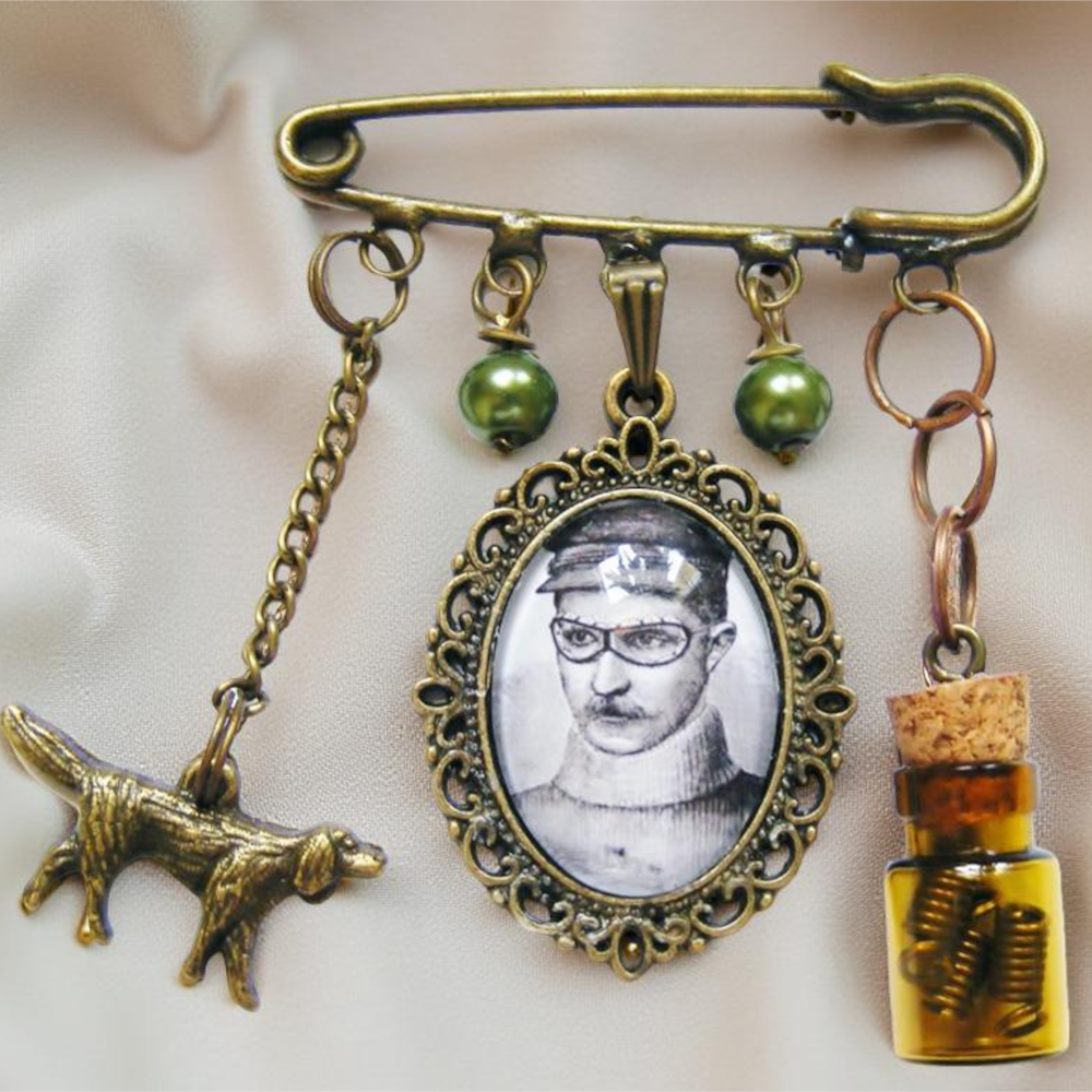 Duża Broszka Steampunk – Agrafka z Medalionem Pilota i Zawieszkami