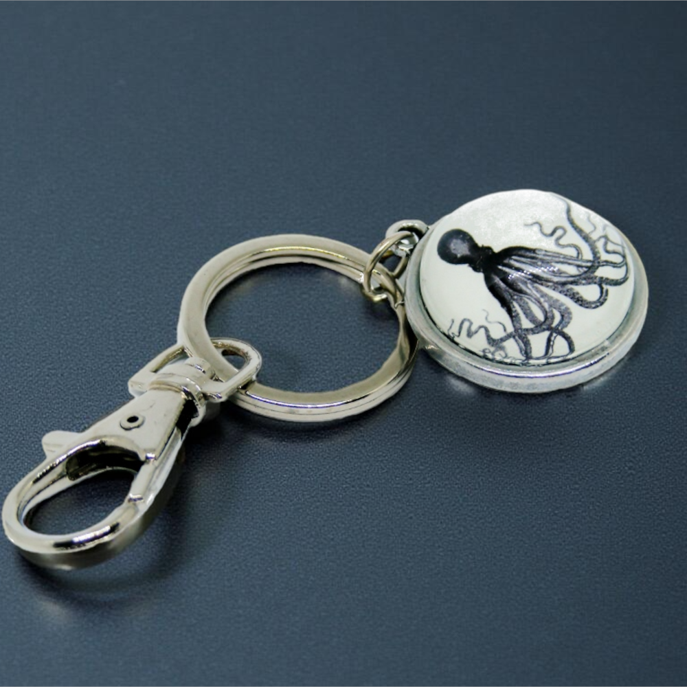 Brelok Srebrny do Kluczy z Podwójnym Motywem Vintage – Rower i Ośmiornica