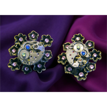 Steampunkowa Broszka Kwiatowa – Mechanizm Zegarkowy i Cyrkonie