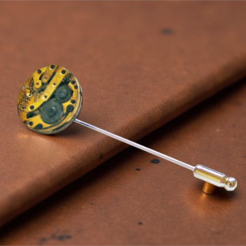 Steampunkowa Broszka Szpilkowa z Mechanizmem Zegarkowym