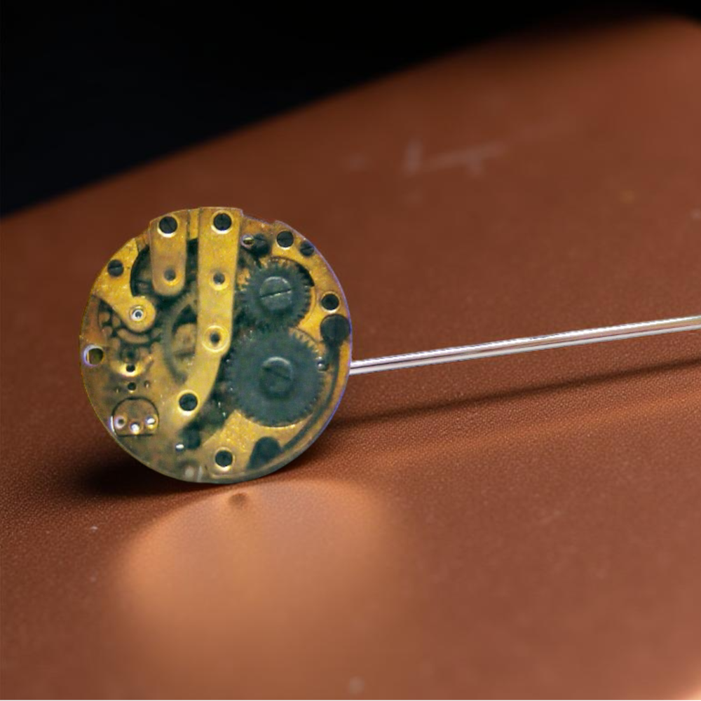 Steampunkowa Broszka Szpilkowa z Mechanizmem Zegarkowym
