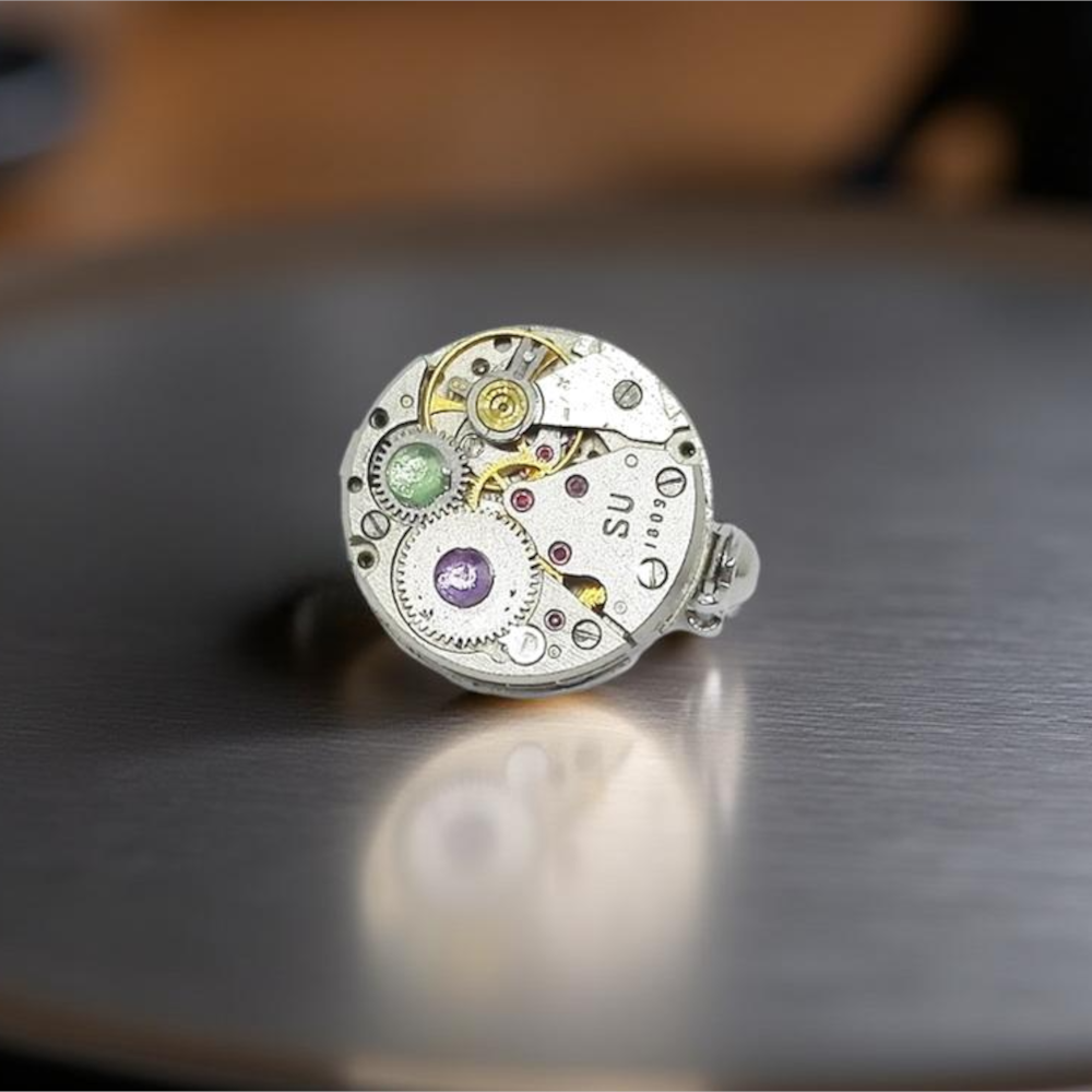 Steampunkowa Broszka z Mechanizmem Zegarkowym i Cyrkoniami