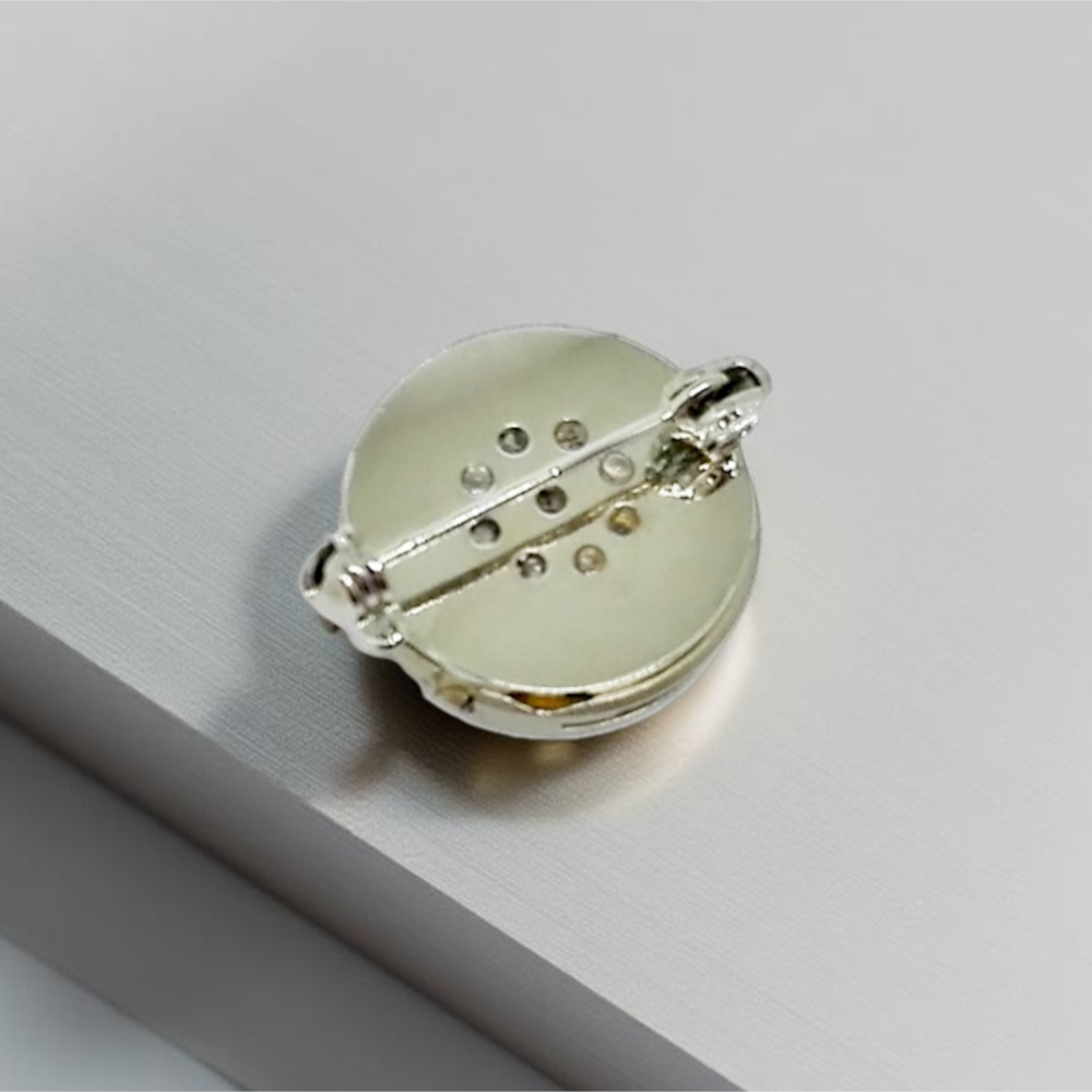 Steampunkowa Broszka z Mechanizmem Zegarkowym i Cyrkoniami