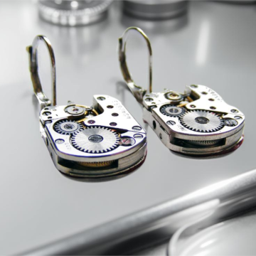 Kolczyki Steampunkowe – Mechanizmy Zegarkowe na Biglach Angielskich