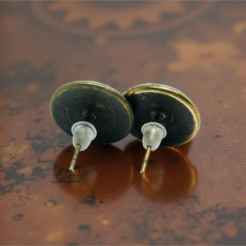 Kolczyki Wkrętki Industrialne – Mechanizmy Zegarkowe w Żywicy