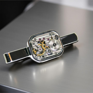 Industrialno-steampunkowa spinka do krawata I