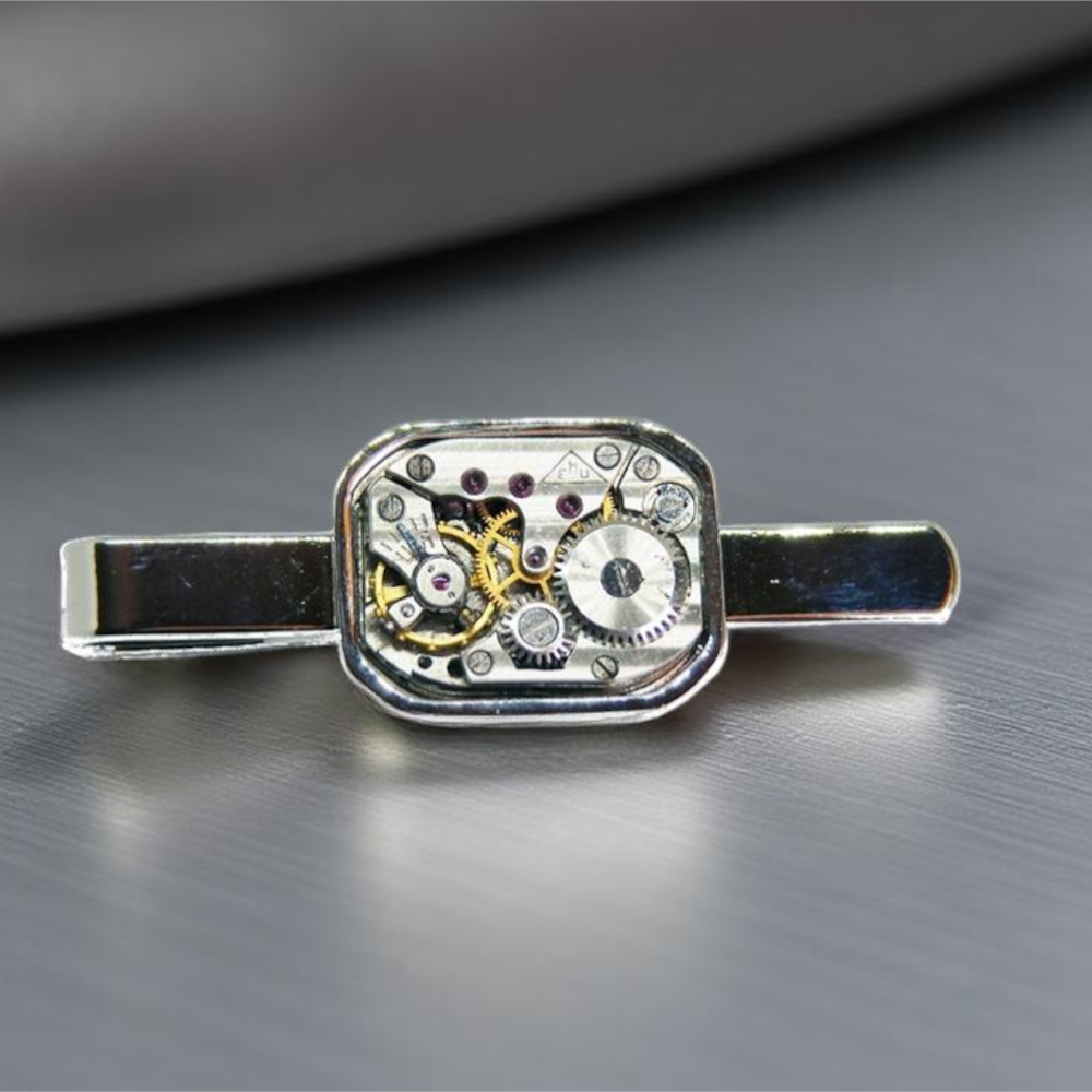 Industrialno-steampunkowa spinka do krawata I
