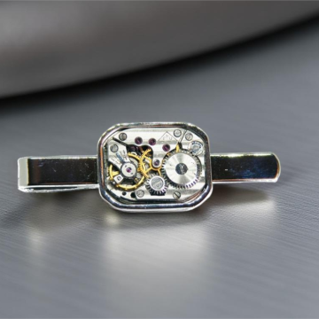 Industrialno-steampunkowa spinka do krawata I