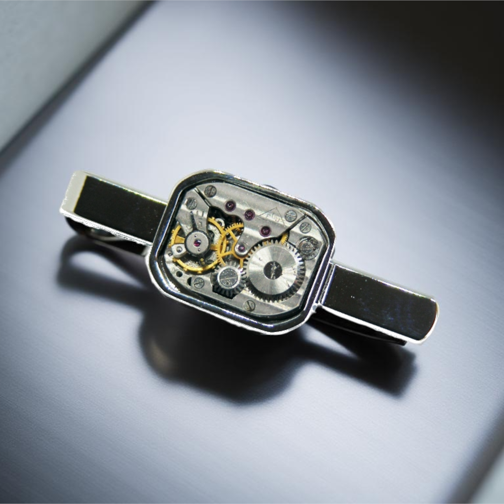 Industrialno-steampunkowa spinka do krawata I