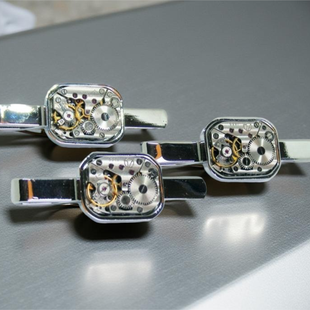 Industrialno-steampunkowa spinka do krawata I