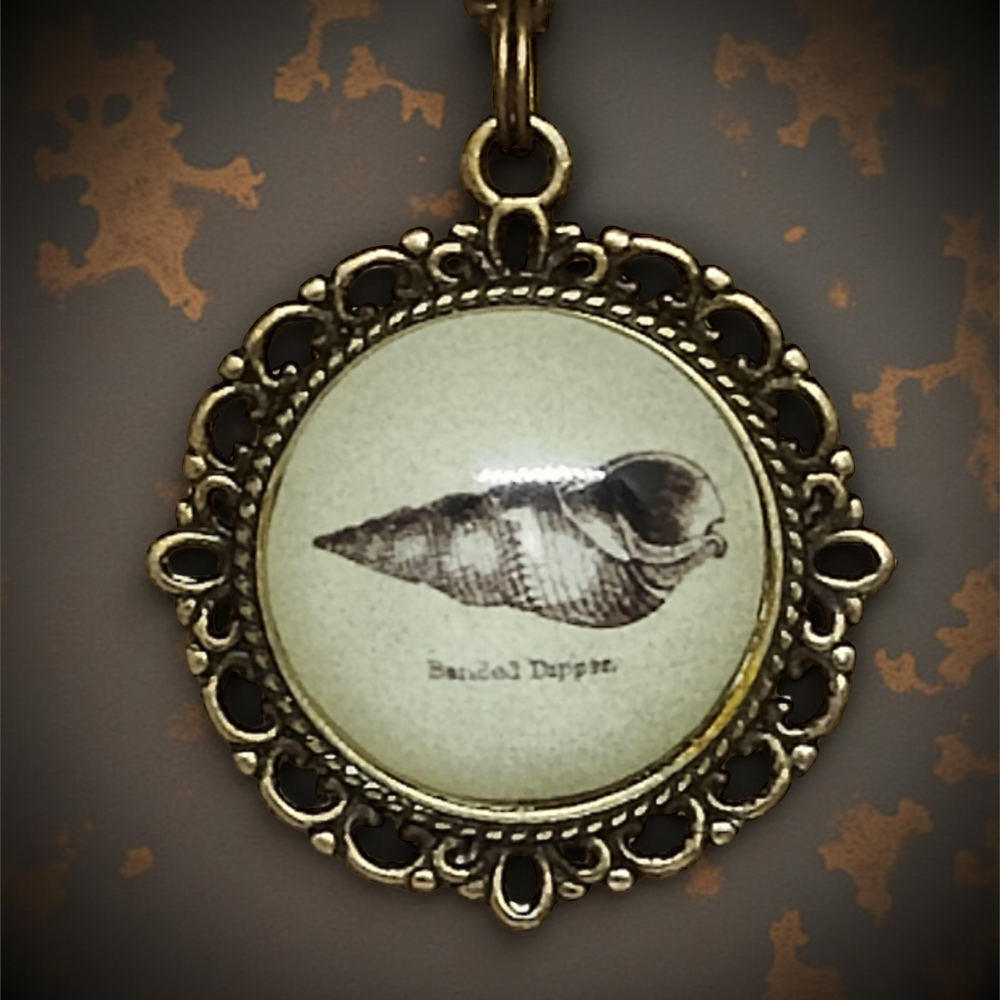 Wisiorek steampunk z grafiką - Muszelka