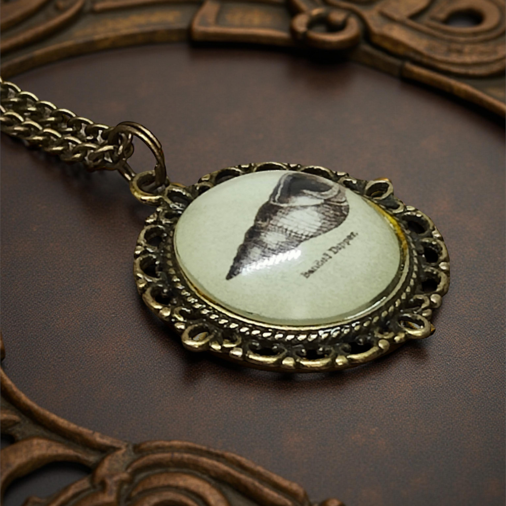 Wisiorek steampunk z grafiką - Muszelka