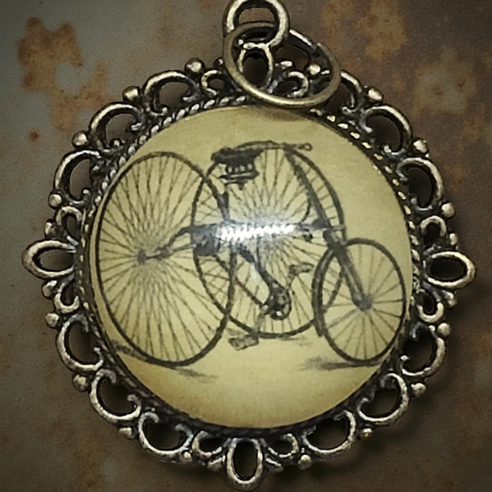 Wisiorek steampunk z grafiką - Tricykl I