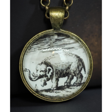 Wisiorek z grafiką – Emblemat „IN ME SPES OMNIS”