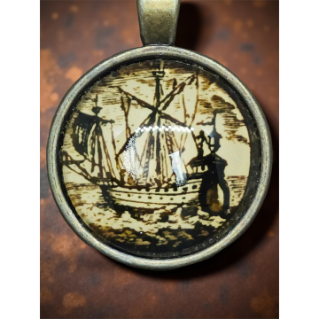 Wisiorek z grafiką – Emblemat „NON DORMIT, QUI CUSTODIT”