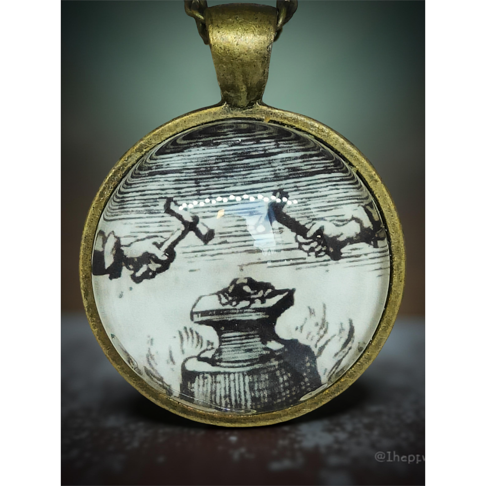 Wisiorek z grafiką – Emblemat „SEMPER ADAMAS”