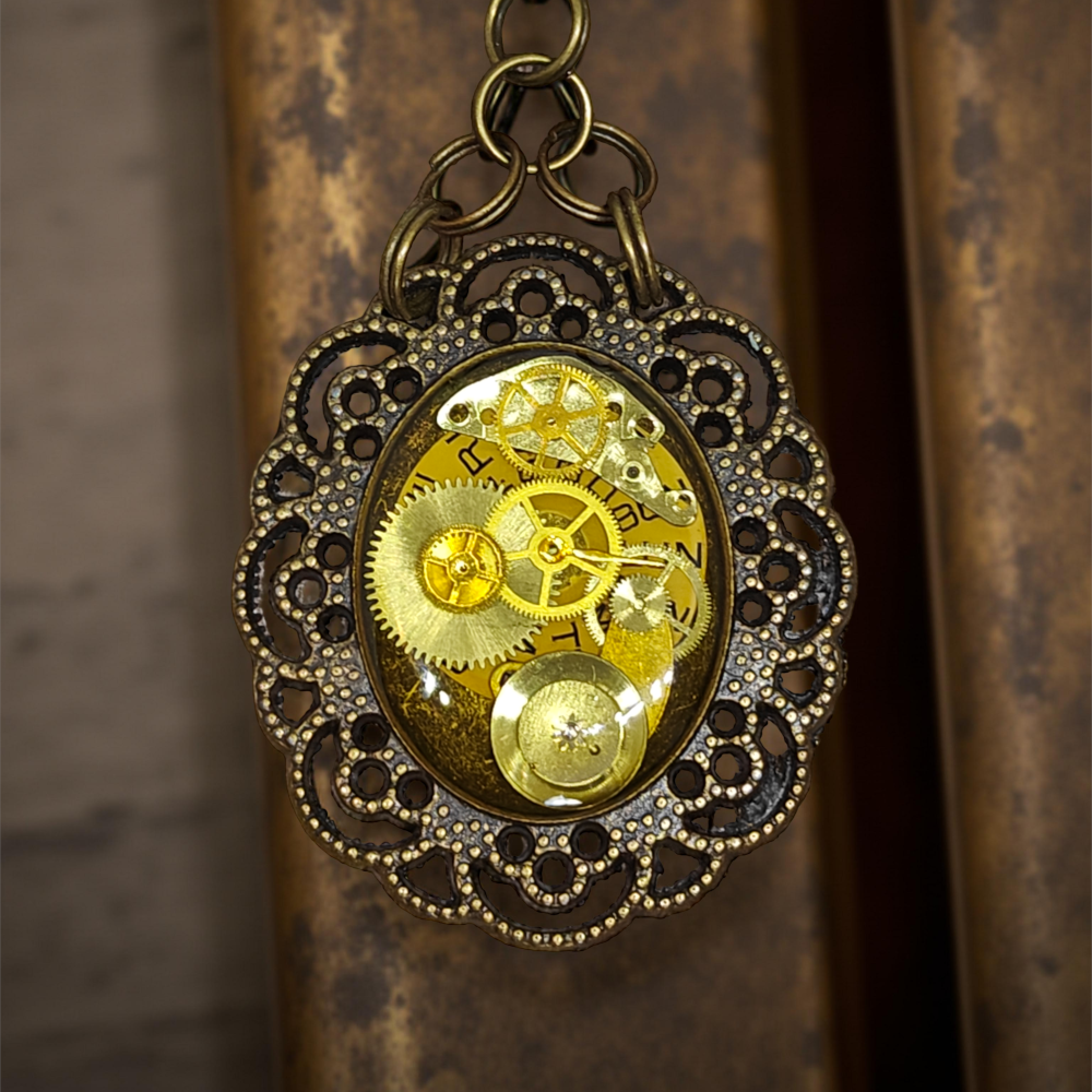 Industrialny Wisiorek Steampunk XXV z Mechanizmem Zegarkowym i Żywicą