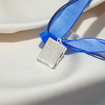 Steampunkowy Sekretnik z Mechanizmem Zegarkowym i Zielonym Brylancikiem