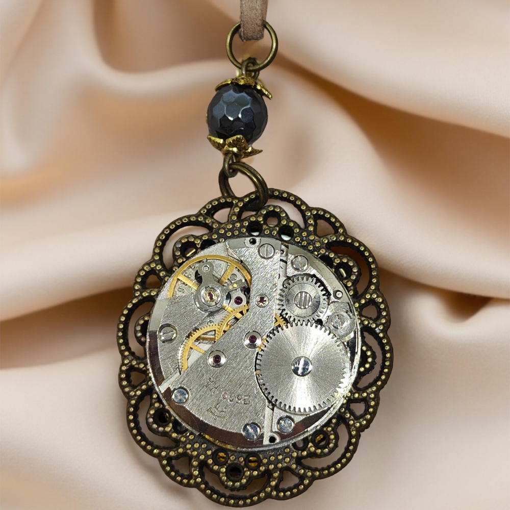 Wisiorek Steampunkowy XIX z Mechanizmem Zegarkowym