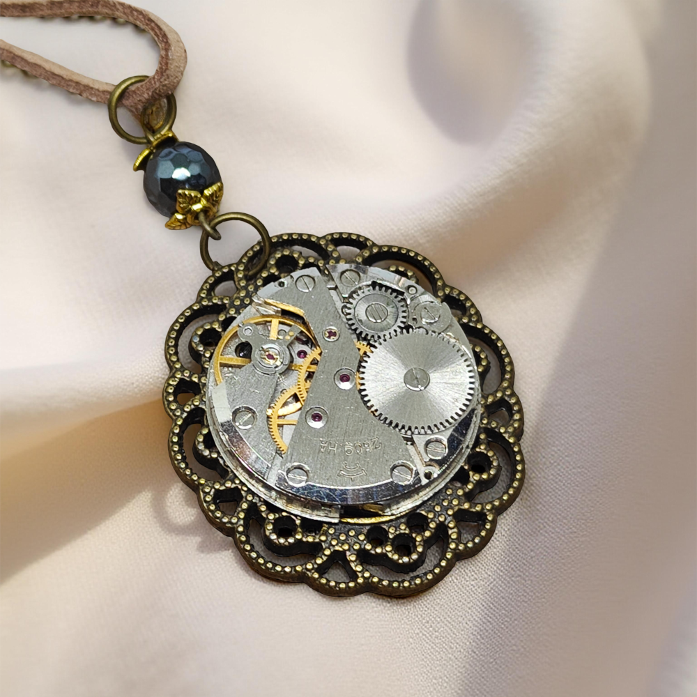 Wisiorek Steampunkowy XIX z Mechanizmem Zegarkowym