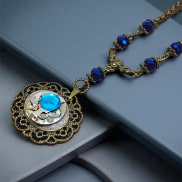 Wisiorek Steampunkowy XVI z Mechanizmem Zegarkowym i Cyrkonią