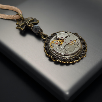 Steampunkowy Wisiorek XVIII z Mechanizmem Zegarkowym