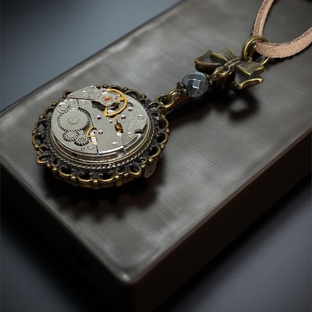 Steampunkowy Wisiorek XVIII z Mechanizmem Zegarkowym