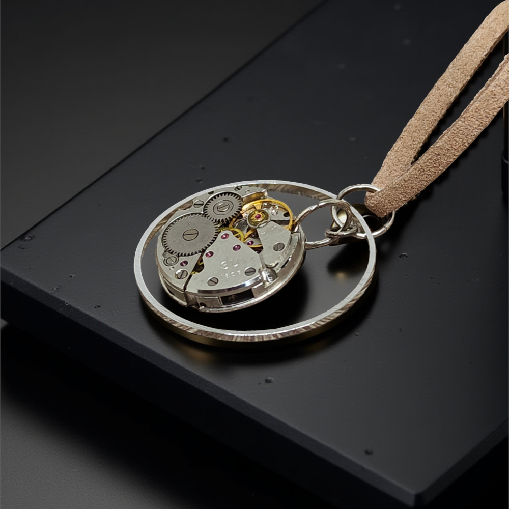 Steampunkowy Wisiorek XXI z Mechanizmem Zegarkowym i Stalowym Kółkiem