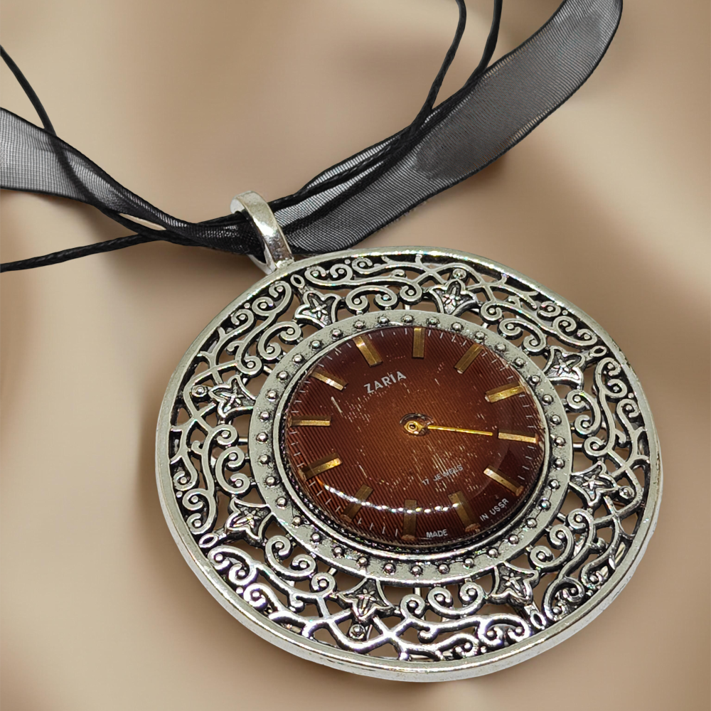 Wisiorek Steampunkowy z Tarcza Zegarkową ZARIA