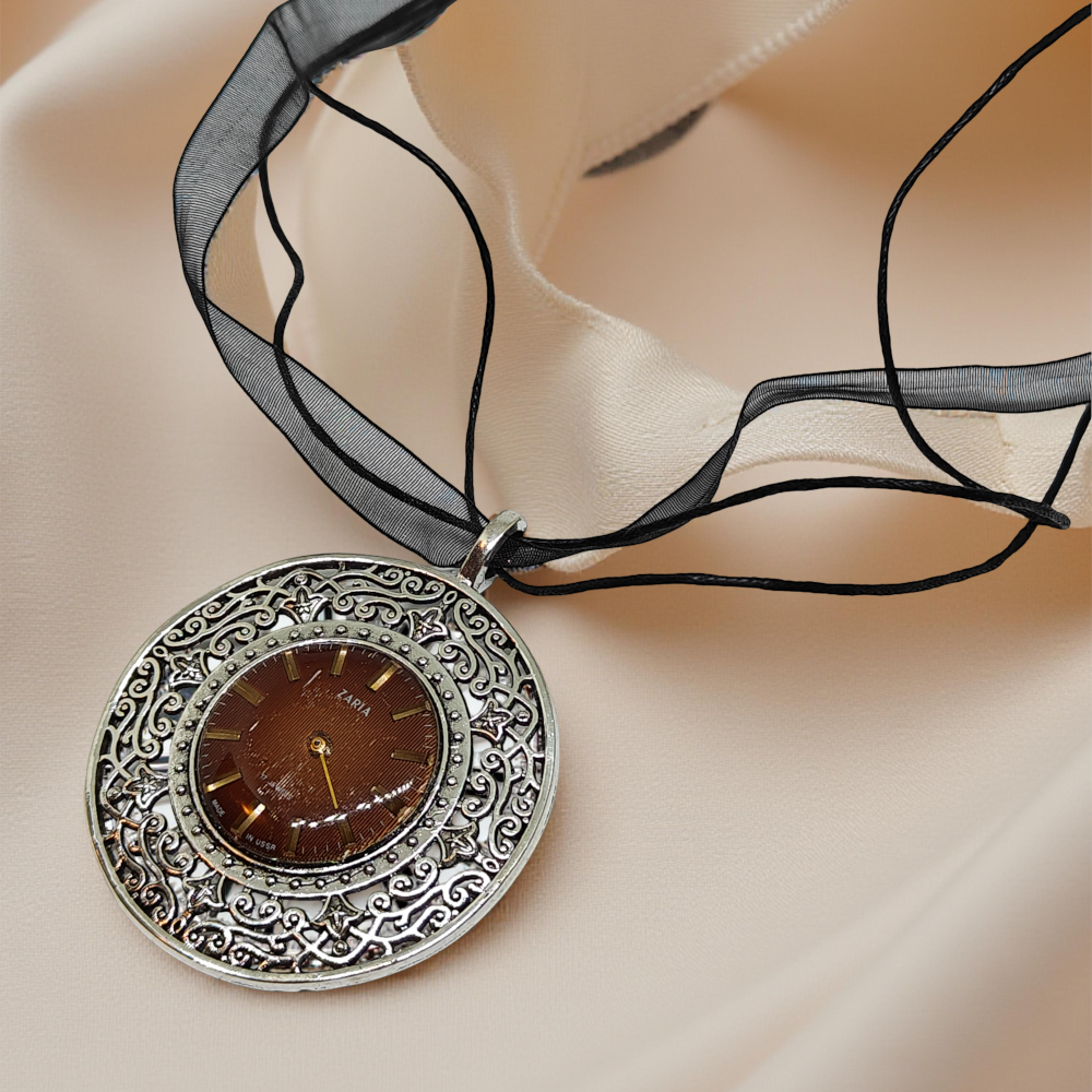 Wisiorek Steampunkowy z Tarcza Zegarkową ZARIA