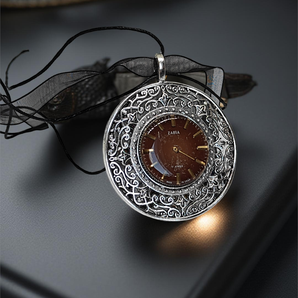 Wisiorek Steampunkowy z Tarcza Zegarkową ZARIA