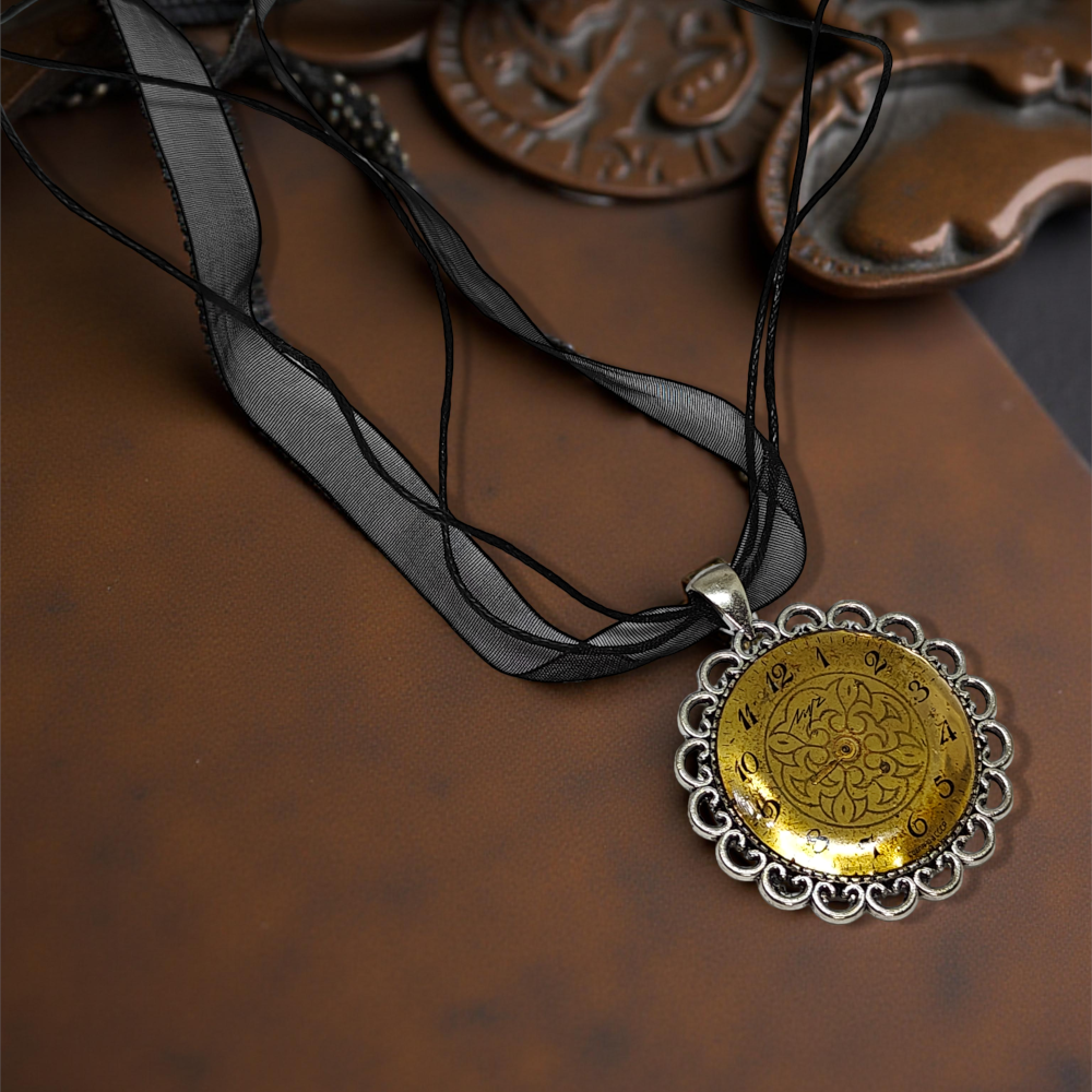 Wisiorek Steampunkowy z Tarcza Zegarka Luch