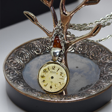 Wisiorek Steampunkowy z Tarcza Zegarkową