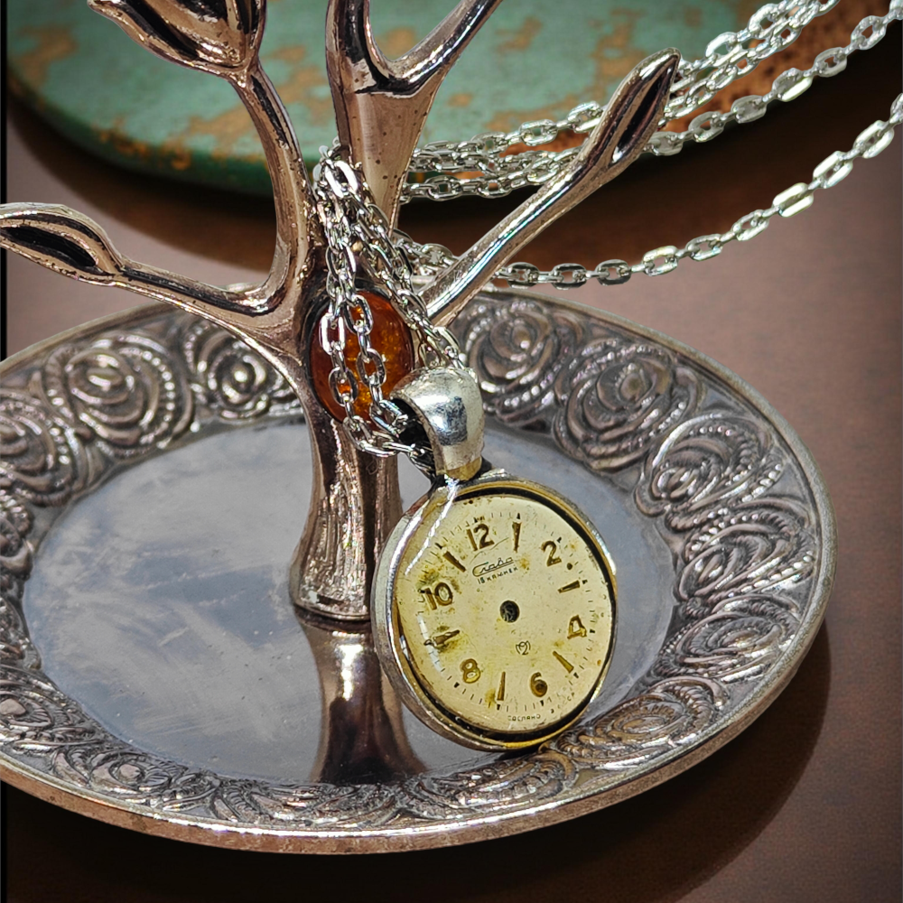 Wisiorek Steampunkowy z Tarcza Zegarkową