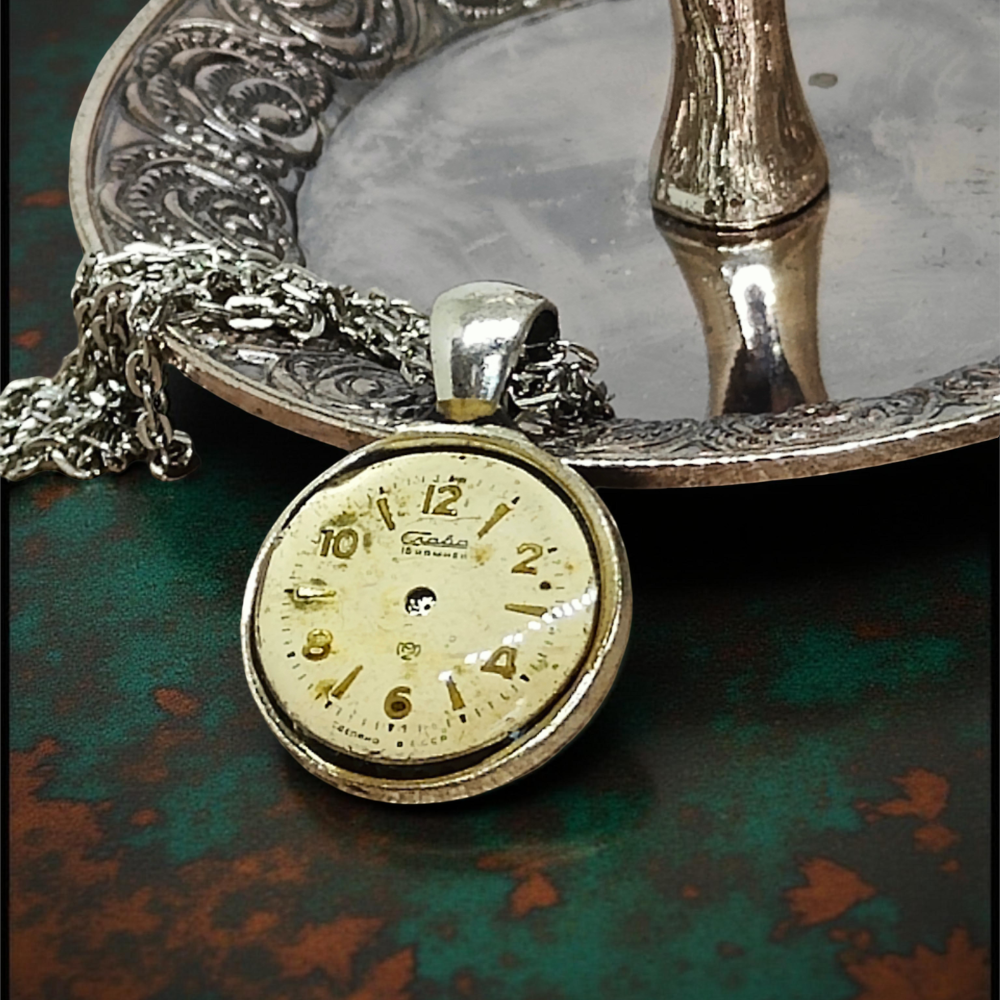 Wisiorek Steampunkowy z Tarcza Zegarkową