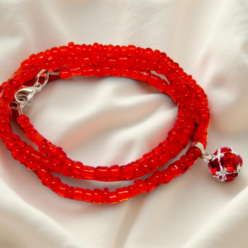 Bransoletka z czerwonych koralików szklanych z zawieszką – 2w1: bransoletka i naszyjnik