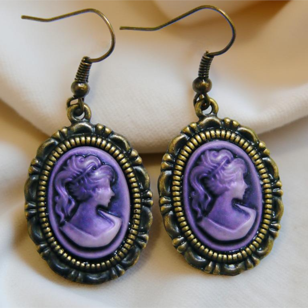 Kolczyki z fioletową kameą – styl wiktoriański, lekkie i eleganckie