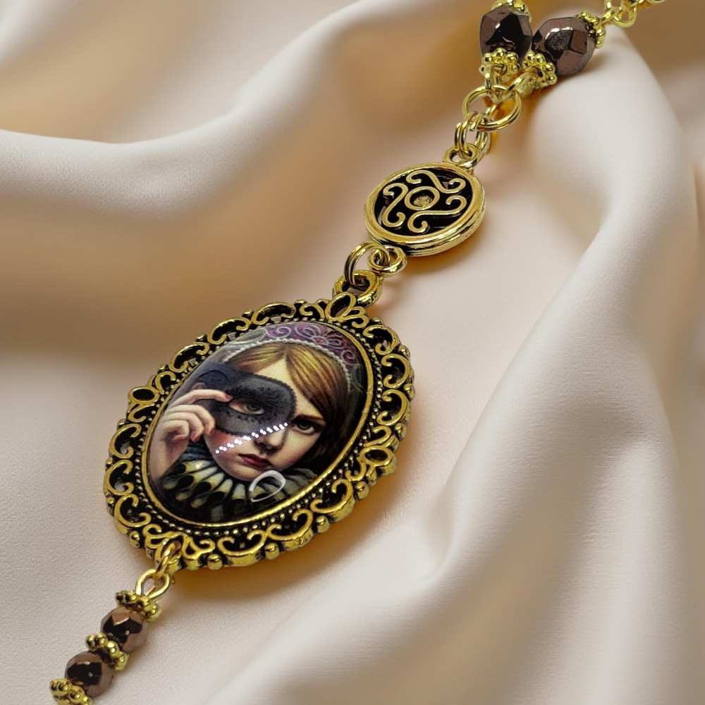 Wisiorek w stylu wiktoriańskim – Dziewczynka Pierrot