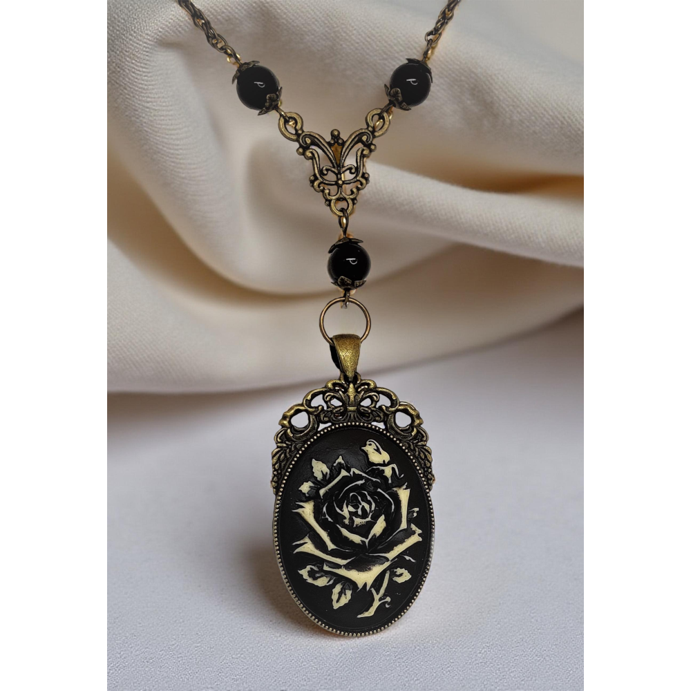 Naszyjnik wiktoriański z czarną kameą – róża