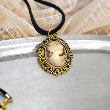 Victorian Necklace with Cream Cameo - Lady in Ivory
