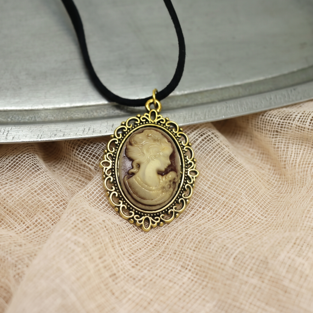 Victorian Necklace with Cream Cameo - Lady in Ivory