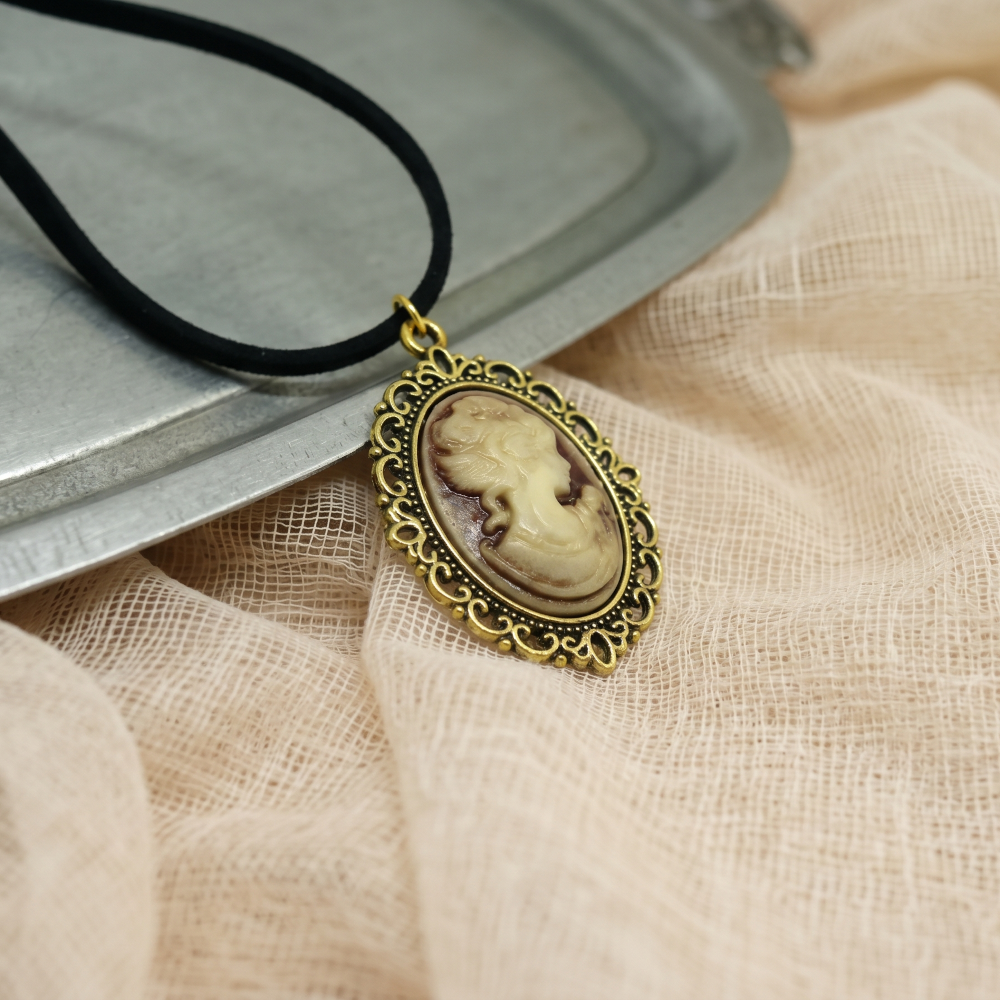 Victorian Necklace with Cream Cameo - Lady in Ivory