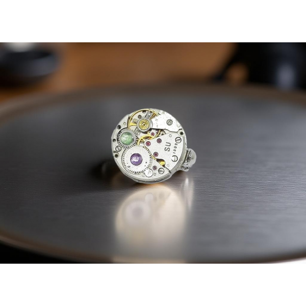 Steampunkowa Broszka z Mechanizmem Zegarkowym i Cyrkoniami