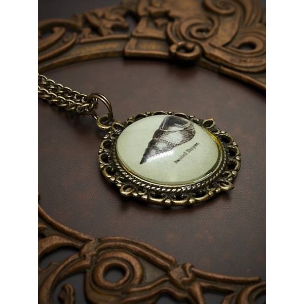 Wisiorek steampunk z grafiką - Muszelka